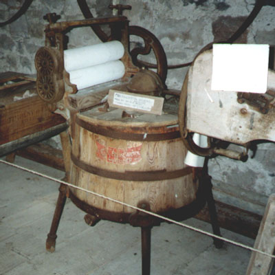 round washine machine with mangle