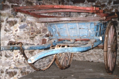 cart with hay shelvings